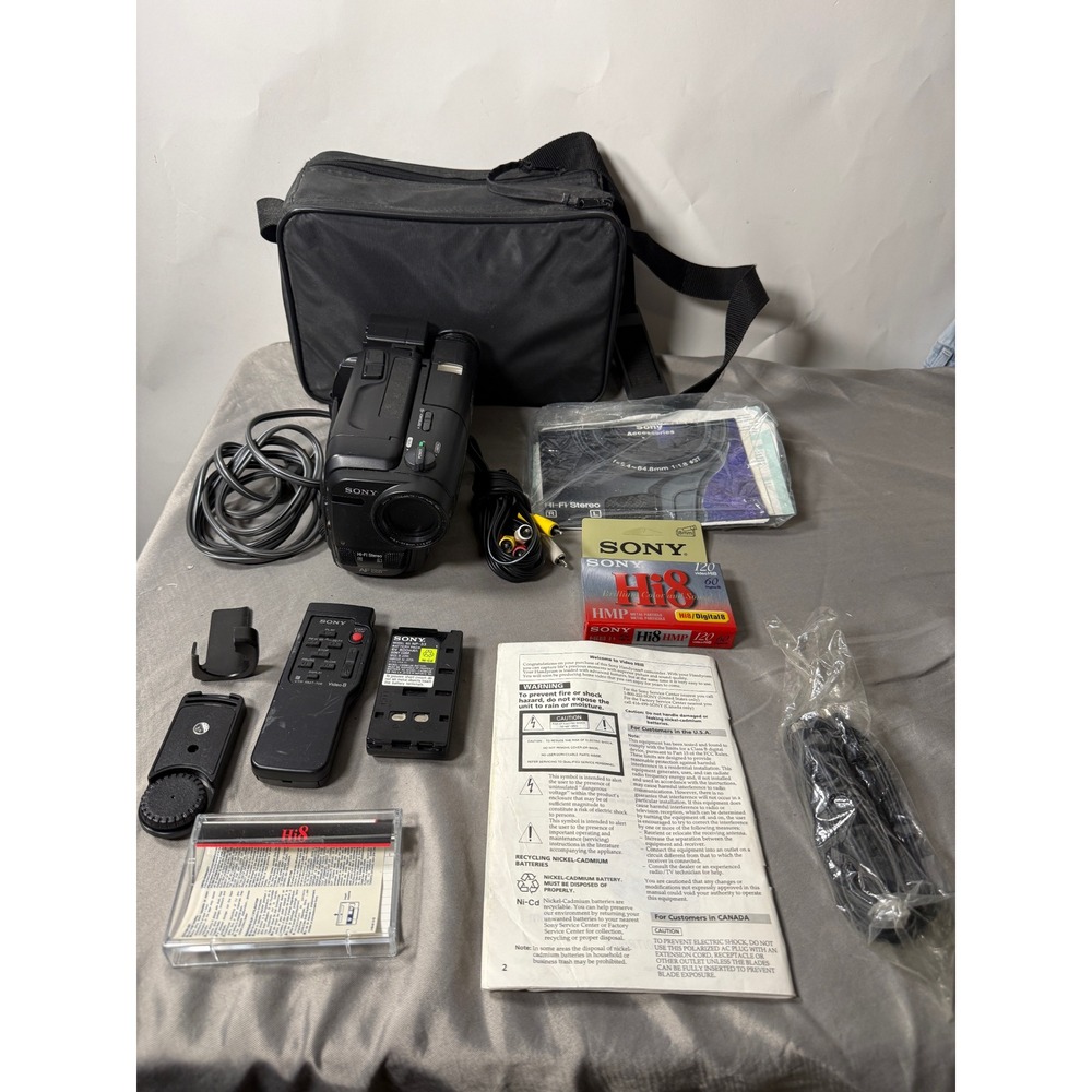 Sony Handycam CCD-FX630 Hi8 Camcorder Bundle with Bag Remote and Tapes